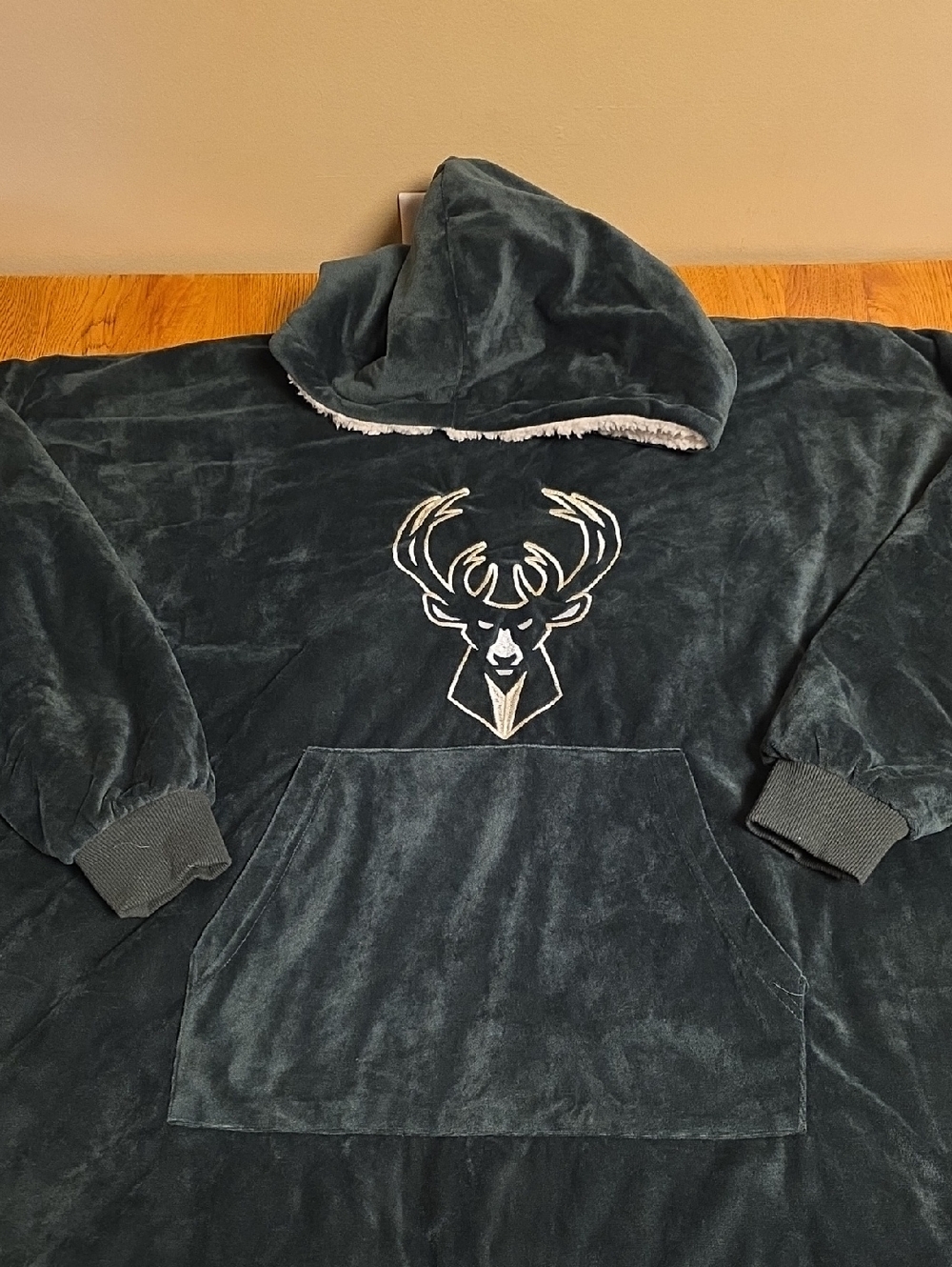 NBA Dark Green Plush Hooded Pullover Embroidered Milwaukee Bucks Sherpa Hoodie